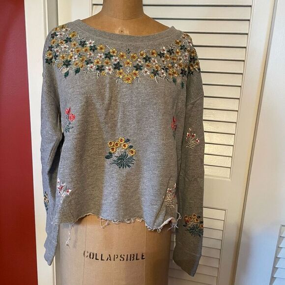 LUCKY BRAND | grey with floral embroidery cropped sweatshirt M - Picture 2 of 10